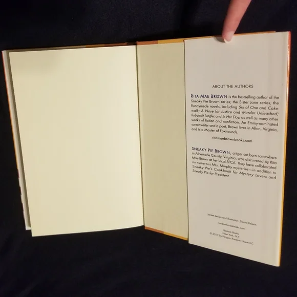 VGUC A Hiss Before Dying Mrs. Murphy mystery hardcover - Picture 5 of 11